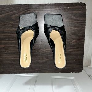 Black knot Heeled Mule